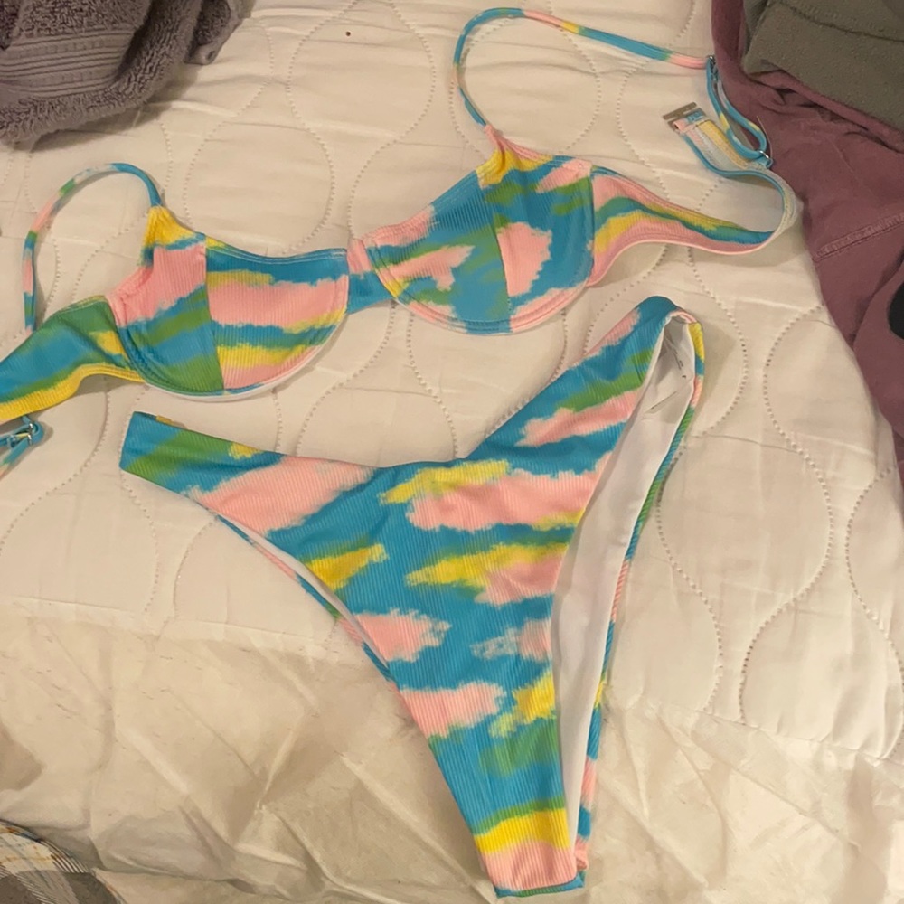 Shein tie dye bathing suit never worn